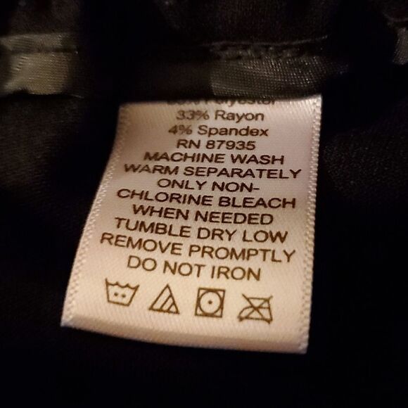 Susan Graver  Chelsea stretch capri pants  withbbuiion tab and slits details M - Picture 7 of 10